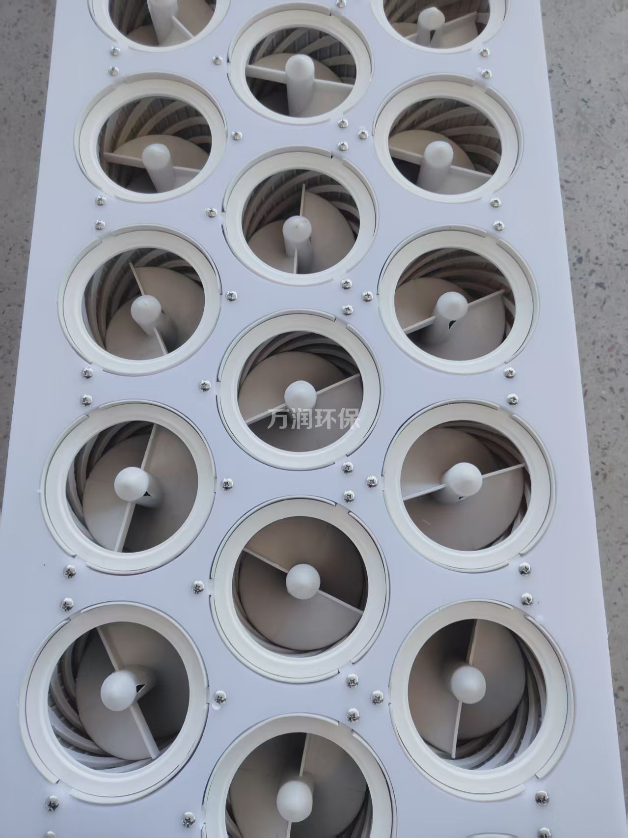  双螺旋管束除雾器