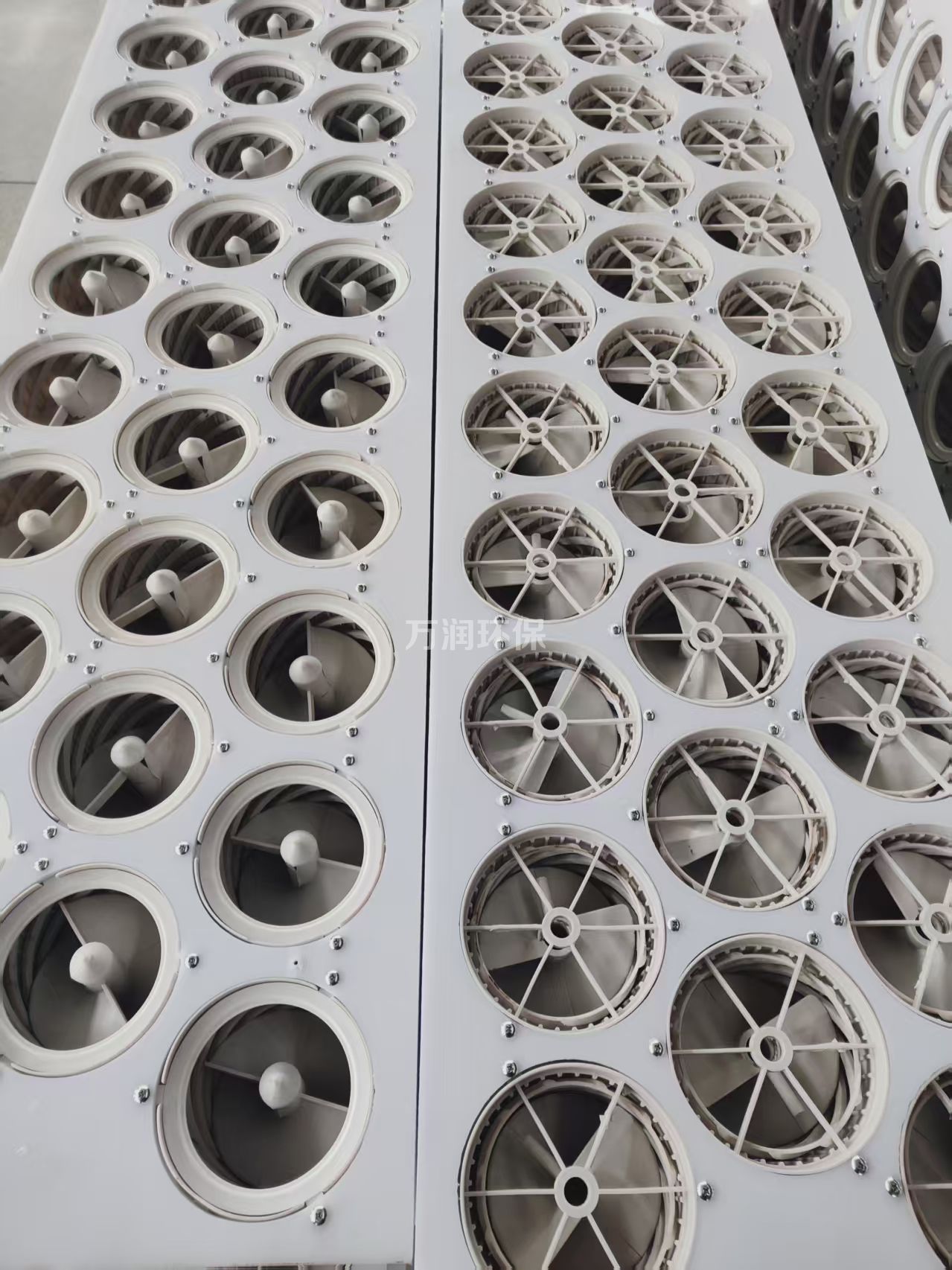  双螺旋管束除雾器