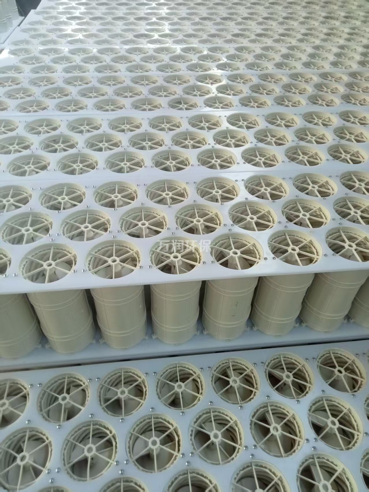  双螺旋管束除雾器