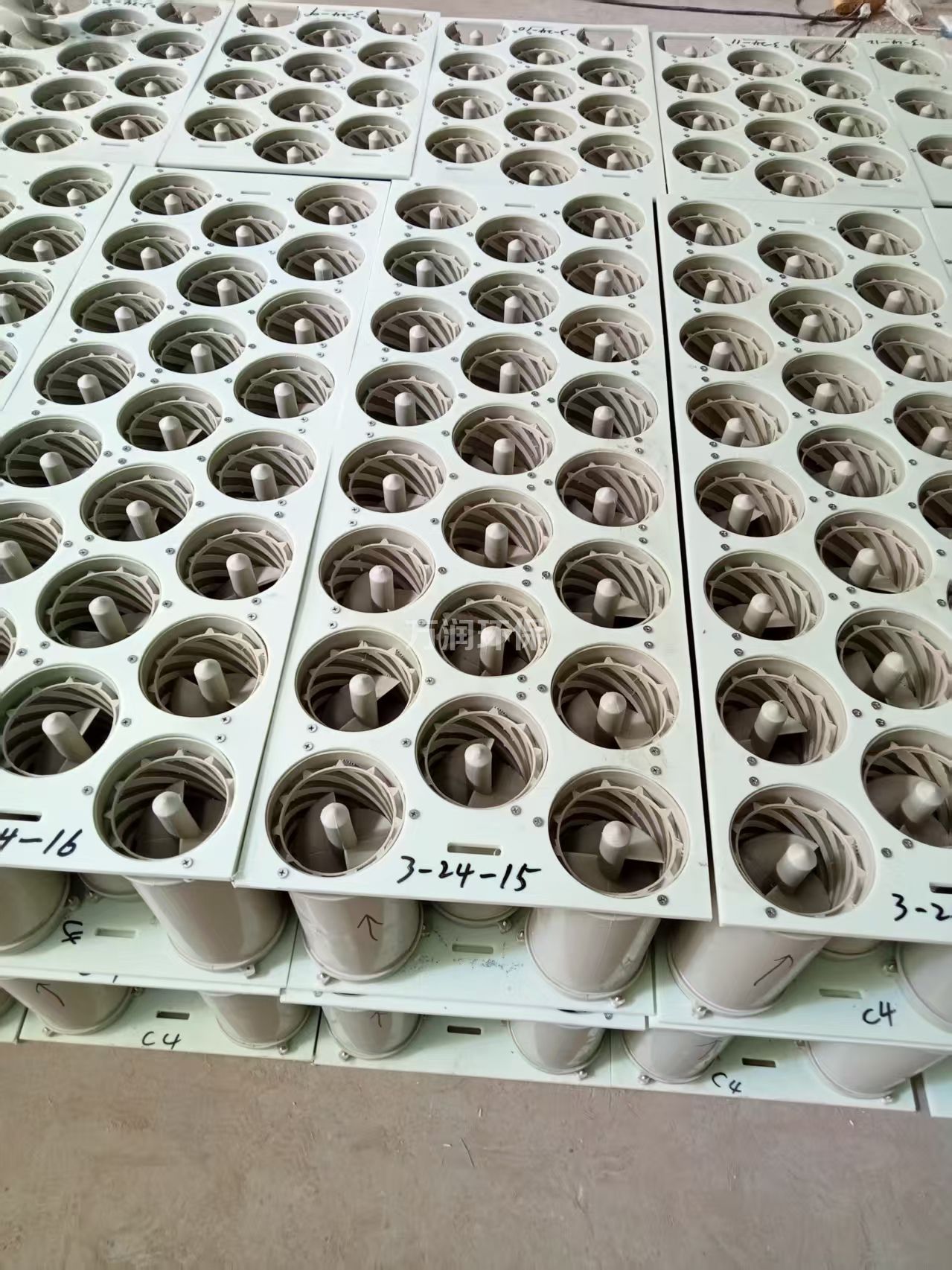  双螺旋管束除雾器