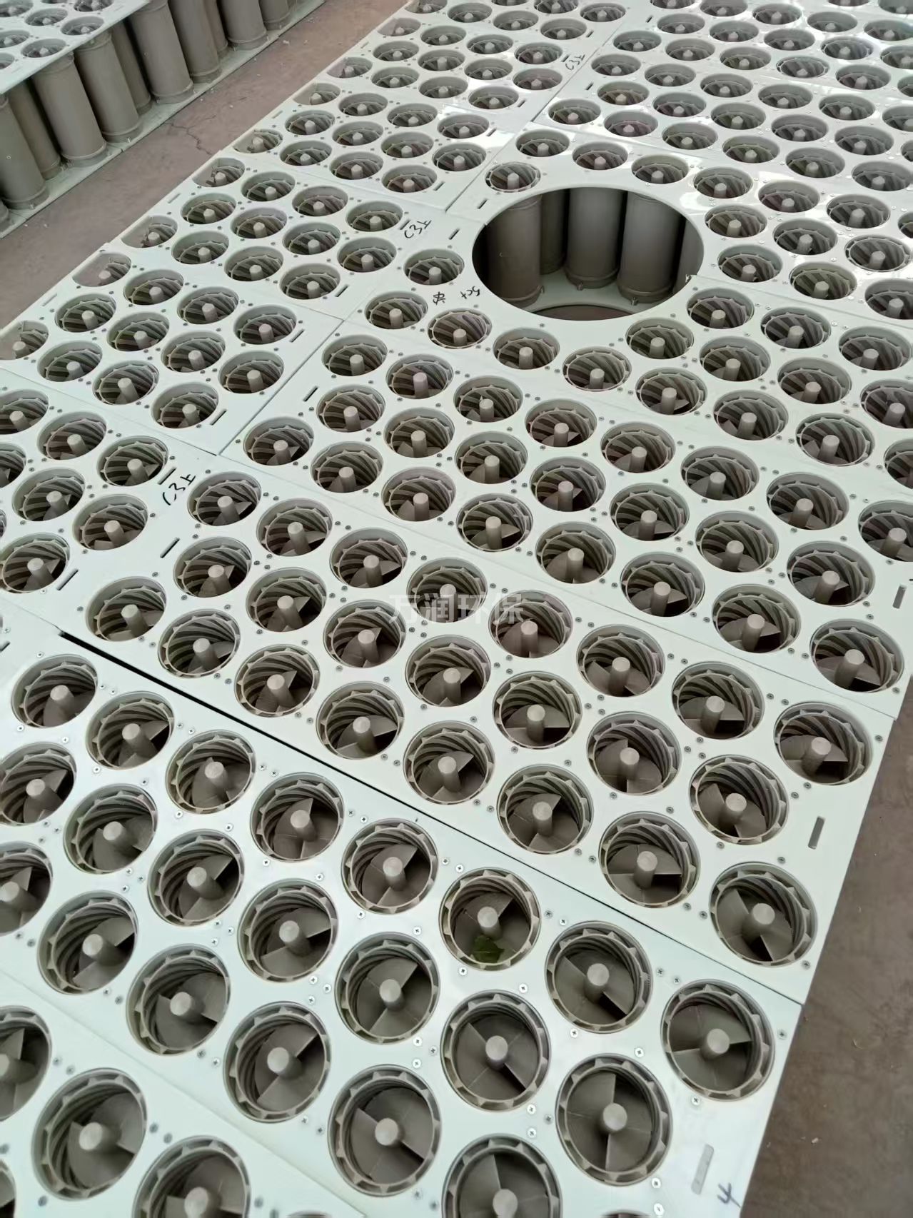  双螺旋管束除雾器