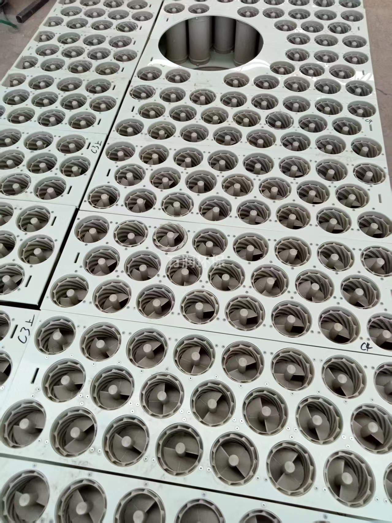  双螺旋管束除雾器